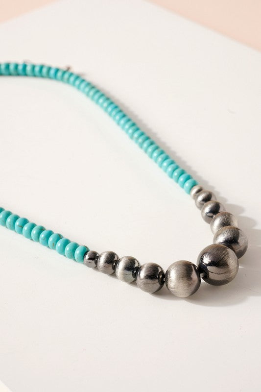 Western Design Metallic Pearl Necklace